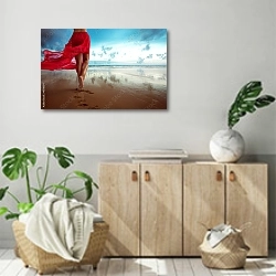 «Прогулка по пляжу» в интерьере современной комнаты над комодом