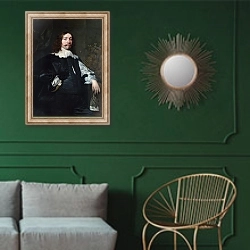 «Портрет мужчины в черном, держащий перчатку» в интерьере классической гостиной с зеленой стеной над диваном
