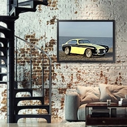 «Ferrari 212 Inter Vignale Coupe ''Bumblebee'' '1952 дизайн Vignale» в интерьере двухярусной гостиной в стиле лофт с кирпичной стеной