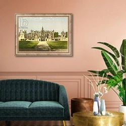 «Harlaxton Manor» в интерьере классической гостиной над диваном