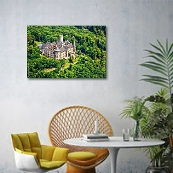 «Замок Мариенбург с воздуха, Польша» в интерьере современной гостиной с желтым креслом