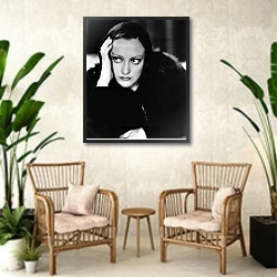 «Crawford, Joan 2» в интерьере комнаты в стиле ретро с плетеными креслами