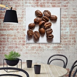 «Кофейные зерна крупным планом» в интерьере современной кухни с кирпичной стеной