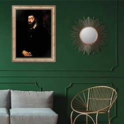 «Portrait of Charles V» в интерьере классической гостиной с зеленой стеной над диваном