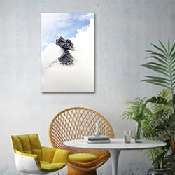 «Вершина вулкана в облаках» в интерьере современной гостиной с желтым креслом