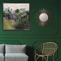 «Sunset Trim, 1992» в интерьере классической гостиной с зеленой стеной над диваном