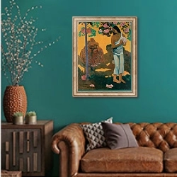 «Месяц Марии» в интерьере гостиной с зеленой стеной над диваном