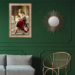 «Милосердие» в интерьере классической гостиной с зеленой стеной над диваном