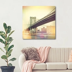 «Манхэттенский мост и Нью-Йорк» в интерьере современной светлой гостиной над диваном