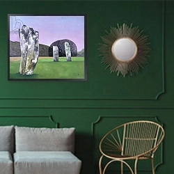 «Kilmartin Stones 1, 2018» в интерьере классической гостиной с зеленой стеной над диваном