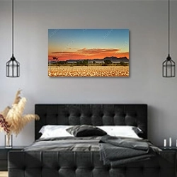 «Красочный закат в пустыне Калахари, Намибия» в интерьере современной спальни с черной кроватью