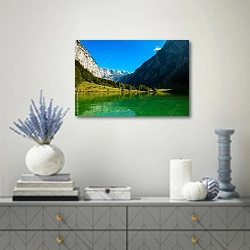 «Германия. Заснеженные горы и озеро» в интерьере современной гостиной с голубыми деталями