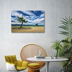 «Россия, Байкал. Два дерева на песчаном береге» в интерьере современной гостиной с желтым креслом