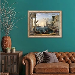 «Морской порт с причалившей Королевой Шеба» в интерьере гостиной с зеленой стеной над диваном
