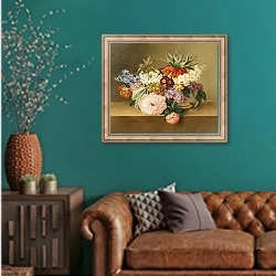 «Iris, Lilac, Primulae, Blossom and Peonies in a Basket,» в интерьере гостиной с зеленой стеной над диваном