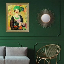 «Girl with Green Turban» в интерьере классической гостиной с зеленой стеной над диваном