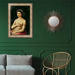 «La Fornarina, c.1516» в интерьере классической гостиной с зеленой стеной над диваном