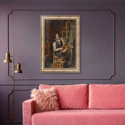 «Der Künstler an der Staffelei» в интерьере гостиной с розовым диваном