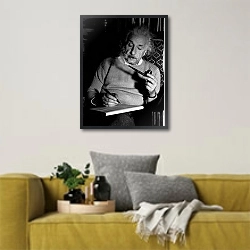 «История в черно-белых фото 86» в интерьере в скандинавском стиле с желтым диваном