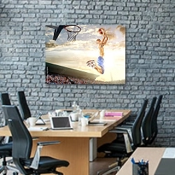 «Баскетболист забрасывающий мяч в корзину» в интерьере современного офиса с черной кирпичной стеной