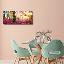«Красный осенний лес с закатным солнцем» в интерьере современной столовой в пастельных тонах