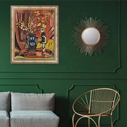 «Stillleben» в интерьере классической гостиной с зеленой стеной над диваном