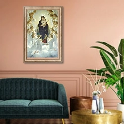 «Regina angelorum» в интерьере классической гостиной над диваном