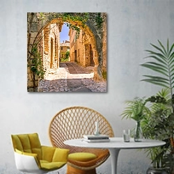 «Франция, Прованс. Улицы Прованса №1» в интерьере современной гостиной с желтым креслом