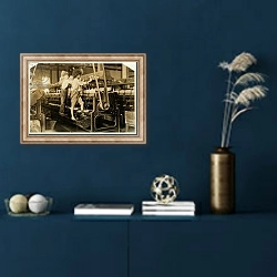 «Small boys climbing on spinning frame to mend broken threads and replace empty bobbins at Bibb Mill, Macon, Georgia, 1909» в интерьере в классическом стиле в синих тонах