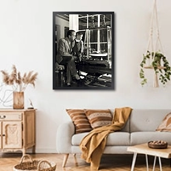 «Bogart, Humphrey 9» в интерьере гостиной в стиле ретро над диваном