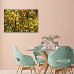 «Осенний лесной полог» в интерьере современной столовой в пастельных тонах