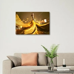 «Женщина в длинном золотом платье» в интерьере современной светлой гостиной над диваном