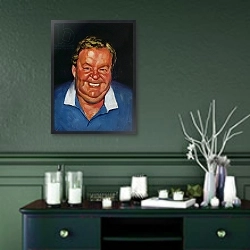 «Portrait of the Laughing Man, 1993» в интерьере прихожей в зеленых тонах над комодом