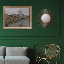 «Ремонт моста» в интерьере классической гостиной с зеленой стеной над диваном