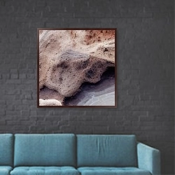 «Geode of brown agate stone 10» в интерьере в стиле лофт с черной кирпичной стеной