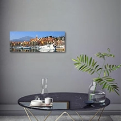«Франция, Прованс. Панорамный вид на Ментон» в интерьере современной гостиной в серых тонах