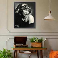 «Gray, Gilda 2» в интерьере комнаты в стиле ретро с проигрывателем виниловых пластинок