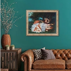 «Молодые девушки на берегу Сены» в интерьере гостиной с зеленой стеной над диваном