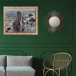 «The Rocks at Belle-Ile, 1886» в интерьере классической гостиной с зеленой стеной над диваном