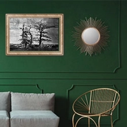 «Dolmen by the Sea» в интерьере классической гостиной с зеленой стеной над диваном