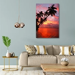 «Силуэт пальмовых деревьев на пляже на закате, острова Офу, Тонга» в интерьере современной гостиной с голубыми стенами