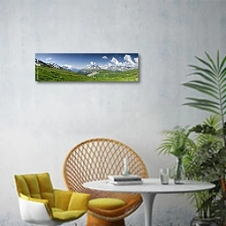 «Франция. Горная панорама Монблана с облаками» в интерьере современной гостиной с желтым креслом