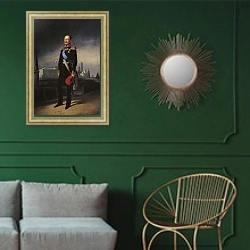«Портрет императора Николая I. 1856» в интерьере классической гостиной с зеленой стеной над диваном