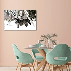 «Черный волк на фоне зимнего леса» в интерьере современной столовой в пастельных тонах