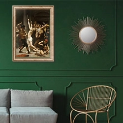 «Бичевание Христа 2» в интерьере классической гостиной с зеленой стеной над диваном