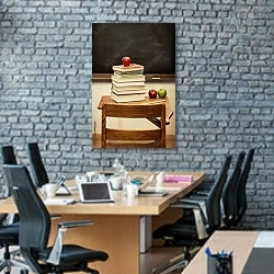 «Старая парта с книгами и яблоками» в интерьере современного офиса с черной кирпичной стеной