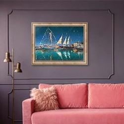 «Большие яхты в Сочи» в интерьере гостиной с розовым диваном
