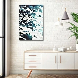 «Морские пенистые волны» в интерьере комнаты в скандинавском стиле над тумбой