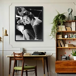 «Bergman, Ingrid 7» в интерьере кабинета в стиле ретро над столом