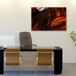 «Альпинистка в каньоне» в интерьере офиса над столом начальника